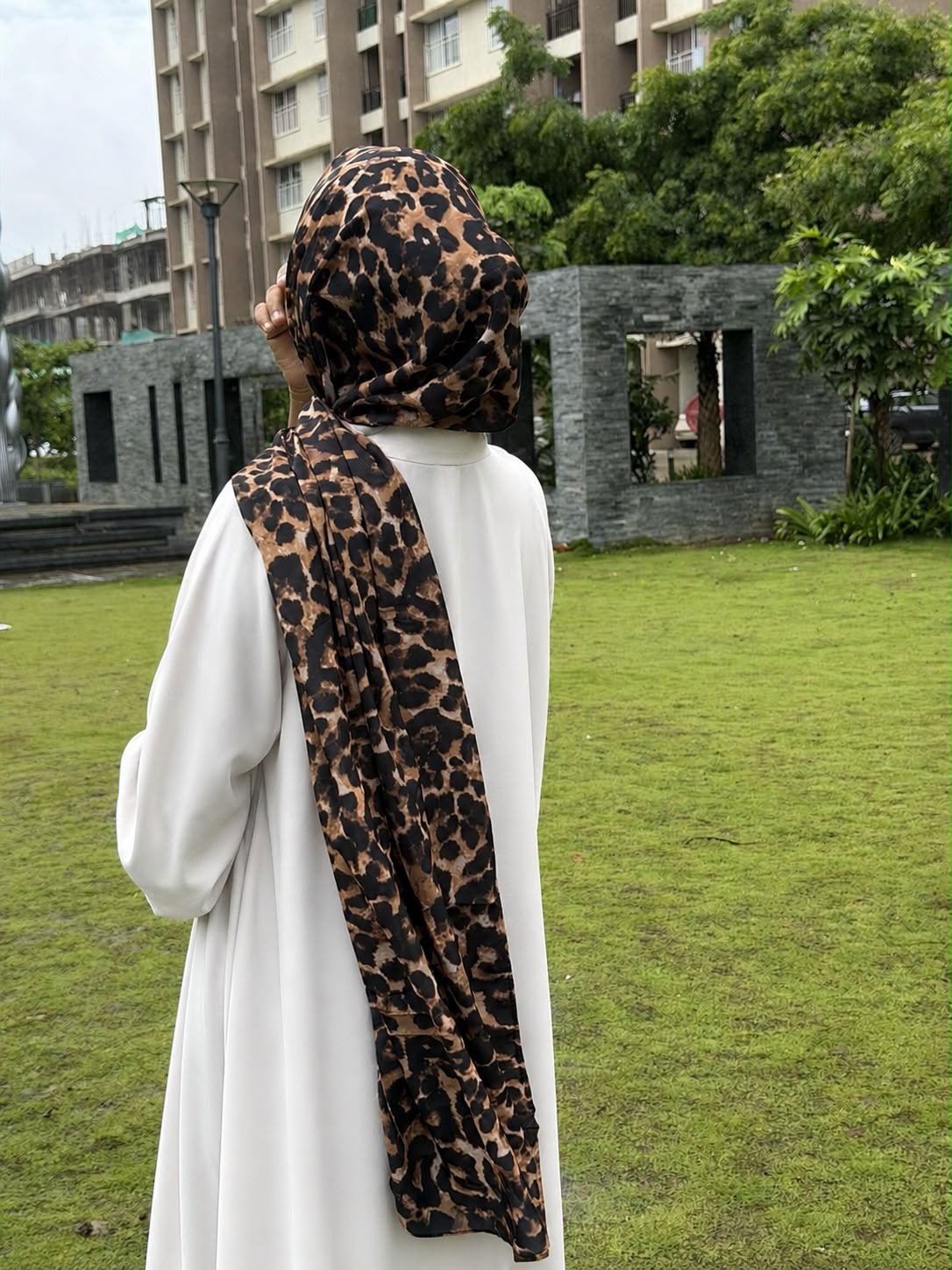 Women’s tiger leopard print Brown & Black Animal Print Chiffon Hijab Scarf, Lightweight Printed Headscarf for Daily & Party Wear – 175 × 75 cm