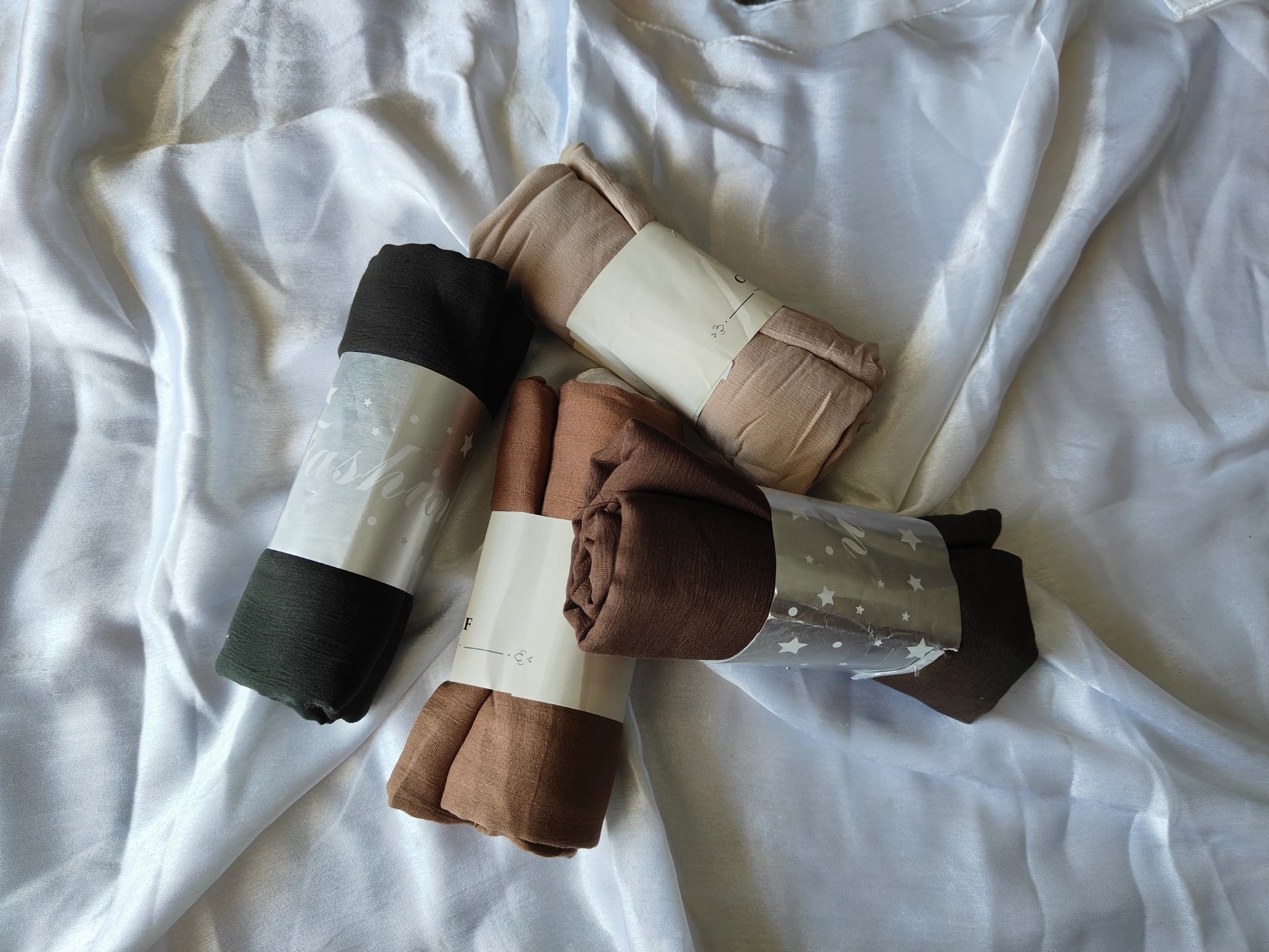 Model Cotton Hijab Light Beige