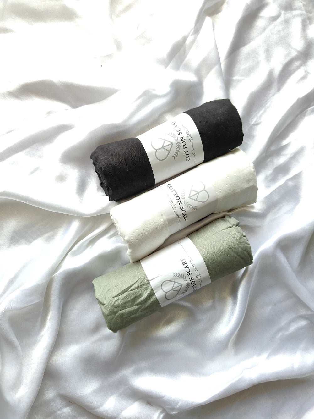 Model Cotton Hijab Light Gray