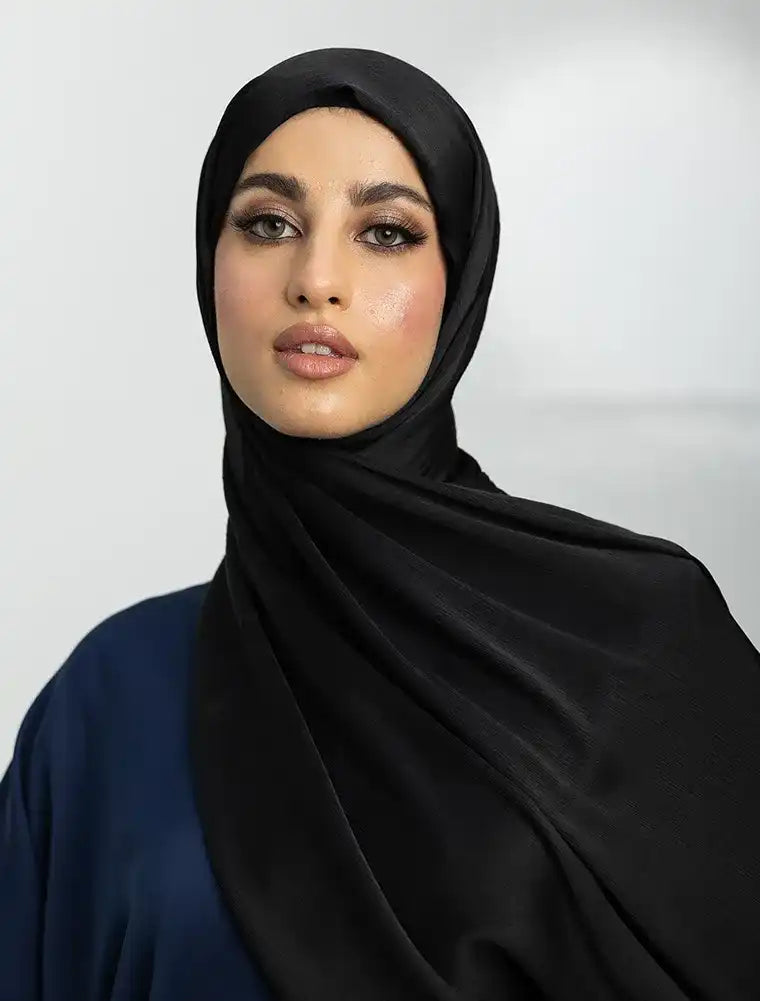Muna Satin Black