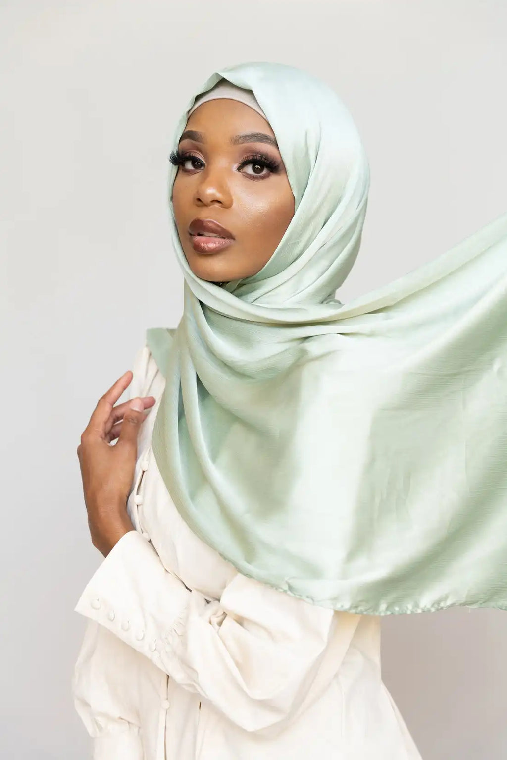 Muna Satin Maroon Pista Green