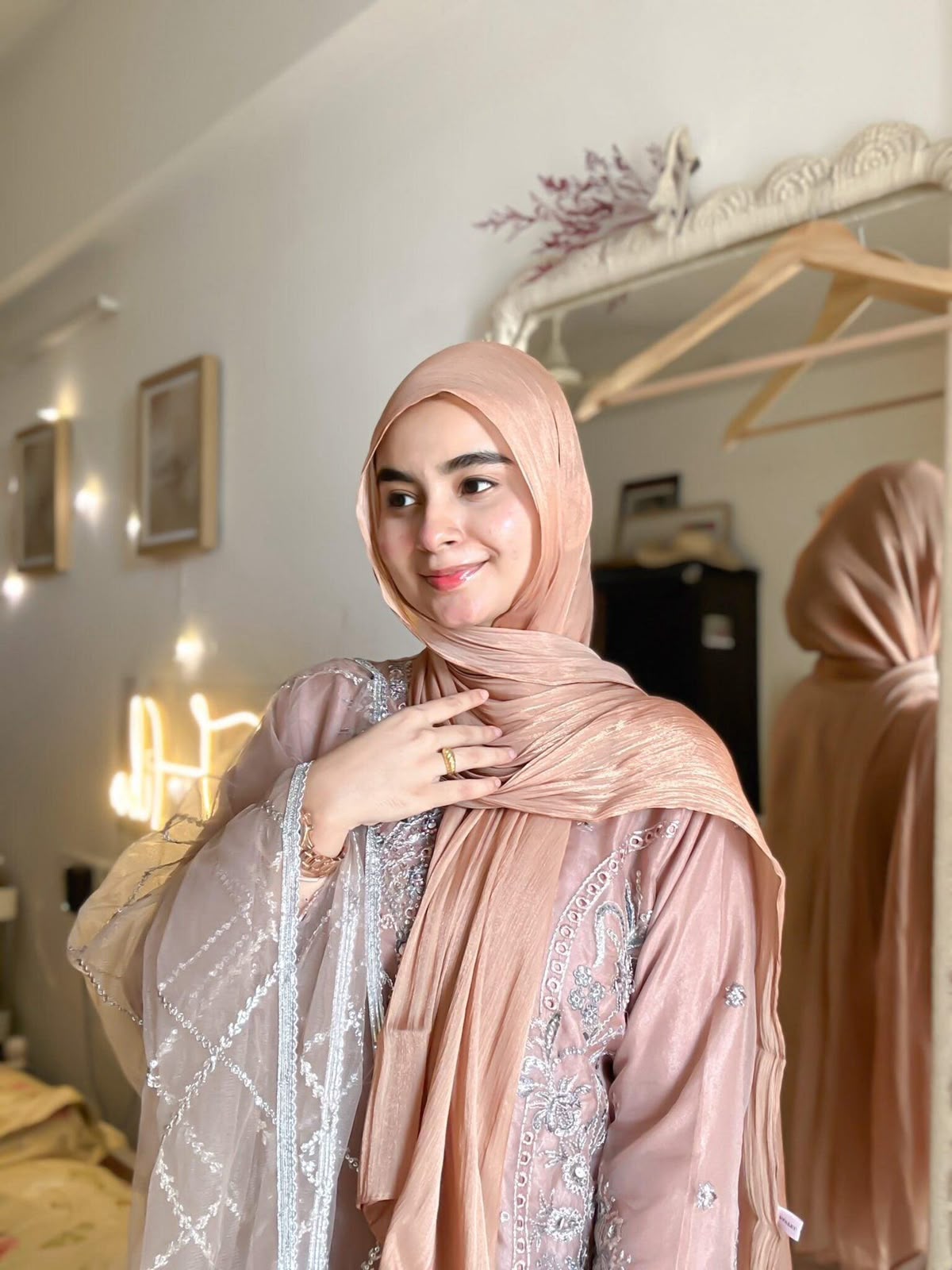 Toffee Twist Organza Shimmer Hijab