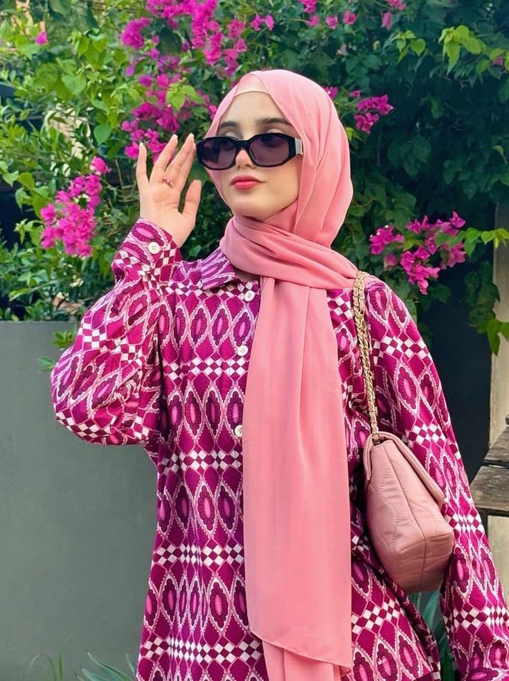 Georgette pink single hijab all-day-wear with this beautifully crafted chiffon hijab