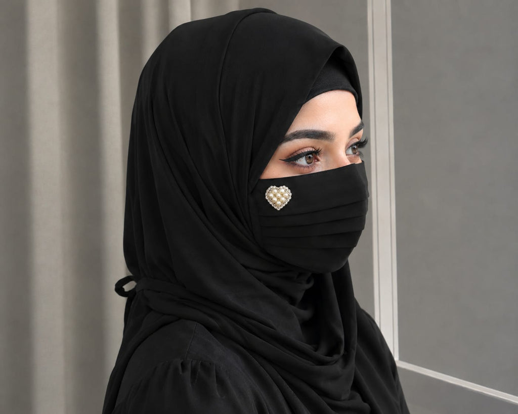 Elegant Chiffon Pleated Niqab Mask with Heart Pearl Brooch
